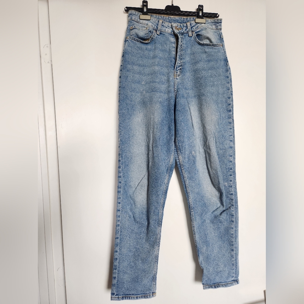 H&M Stonewash Mom Jeans (Light Denim, Size 6)